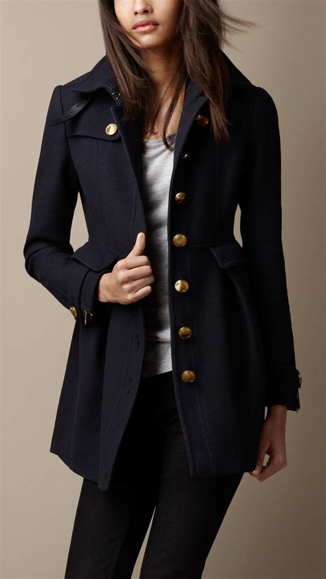 Fitted coat .